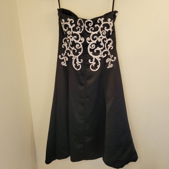 White House Black Market Black Strapless Cocktail Dress Ribbon Detail Size 0 - Picture 6 of 10